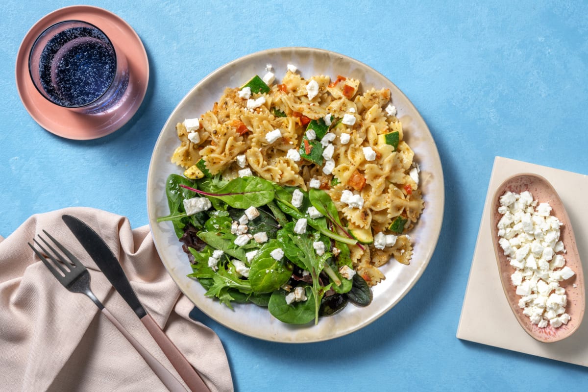 Farfalle al pesto con queso griego