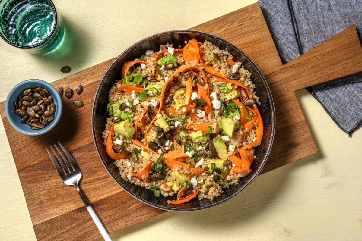 Ensalada de quinoa, aguacate y queso griego