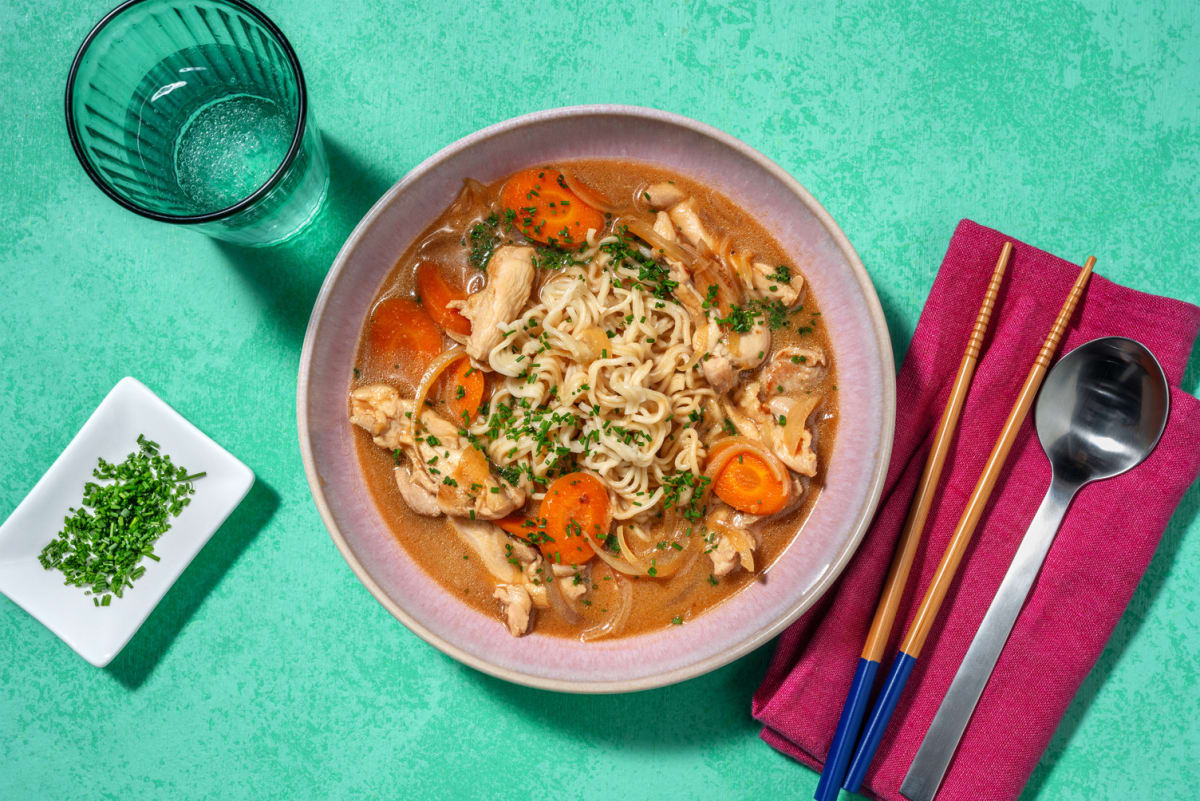 Ji tang - zuppa cinese di pollo e noodles