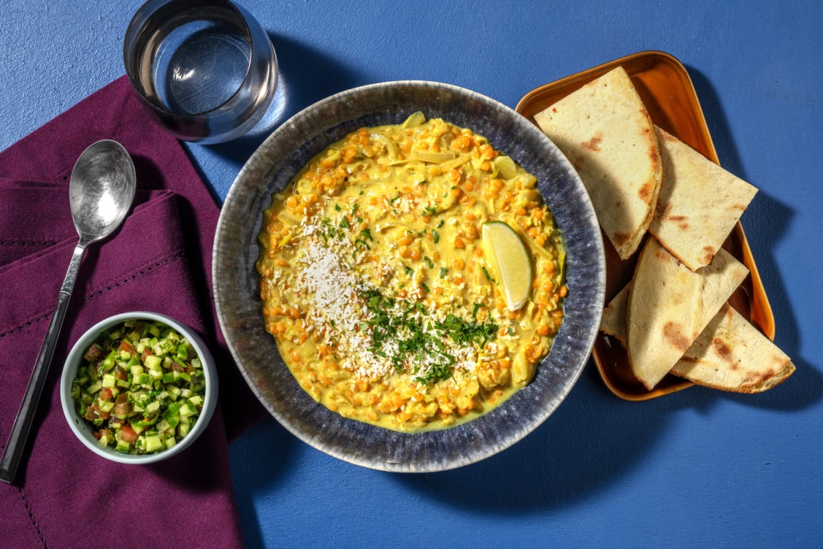 Dahl et pain naan avec salsa de concombre