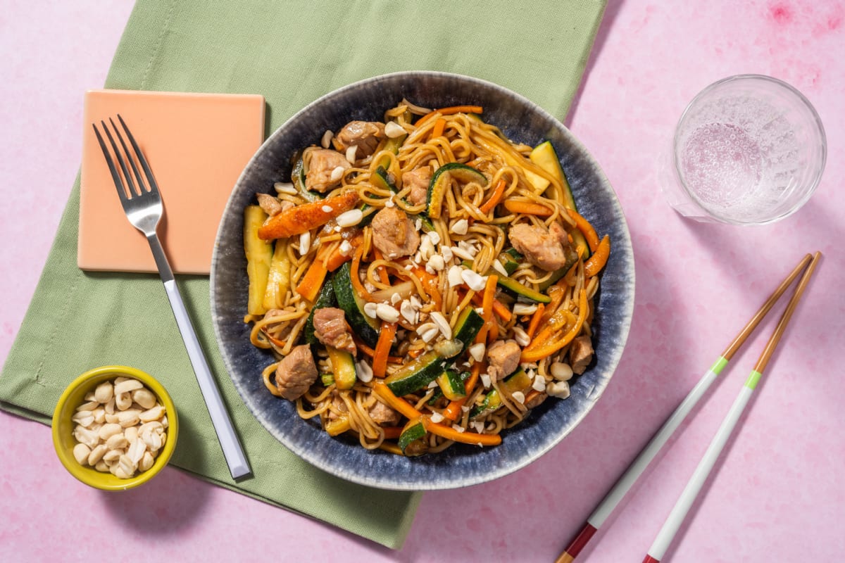 Noodles, verdure e maiale marinato allo zenzero