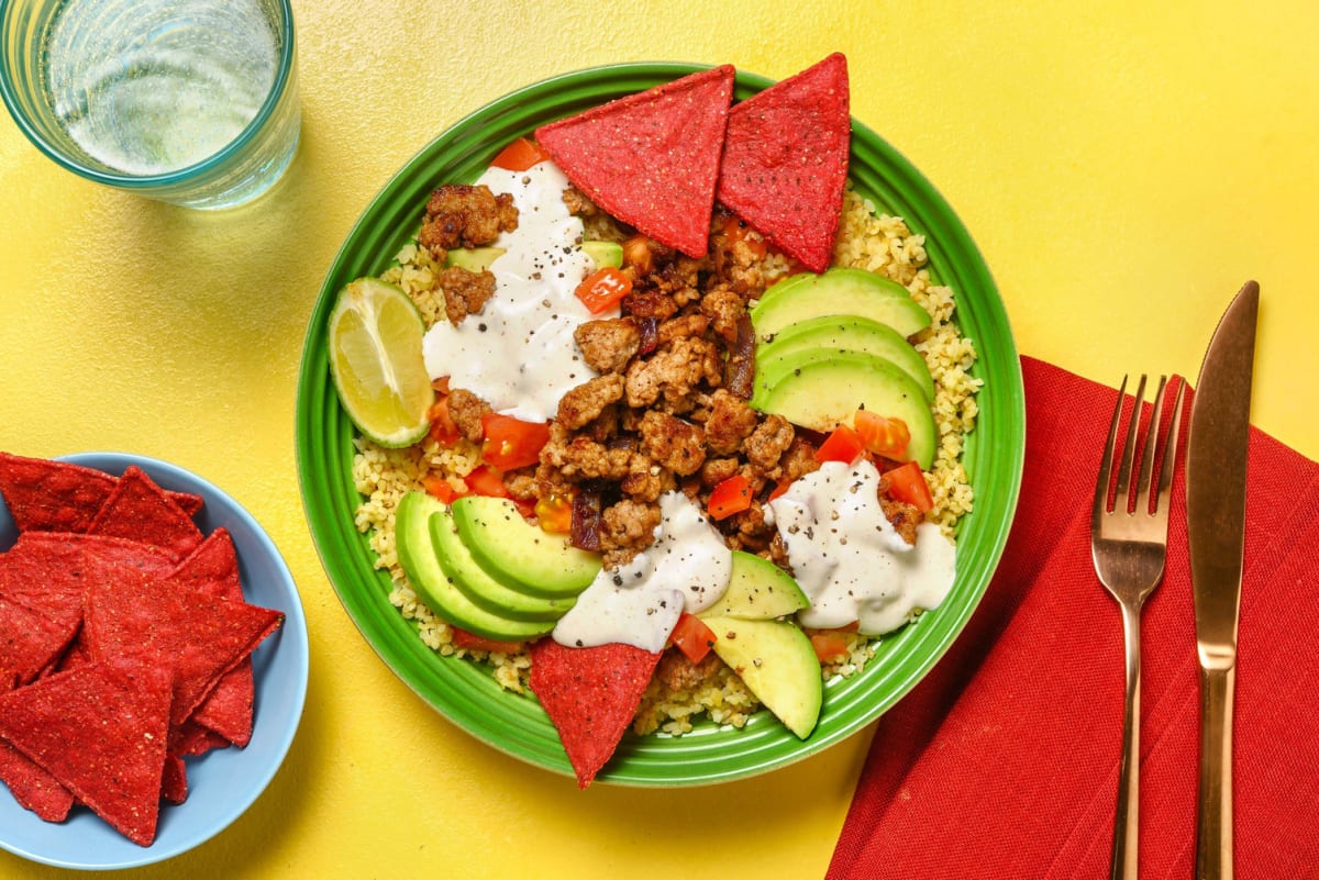 Bulgurbowl met kipgehakt en bieten-tortillachips