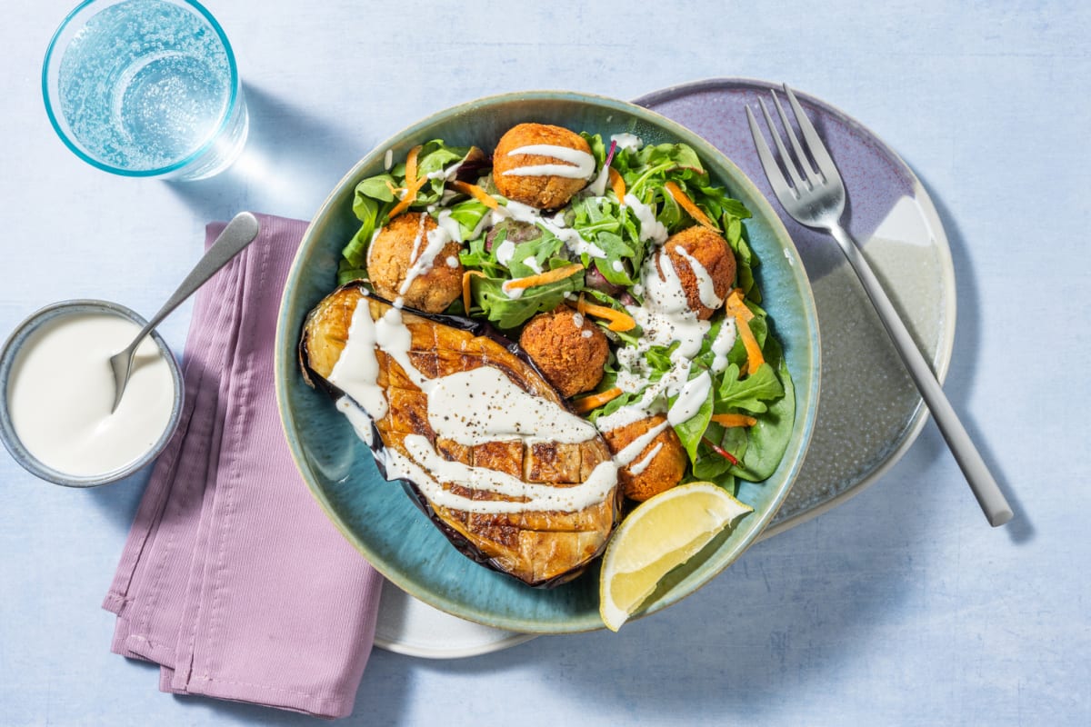 Falafel dorati e salsa yogurt alla tahina