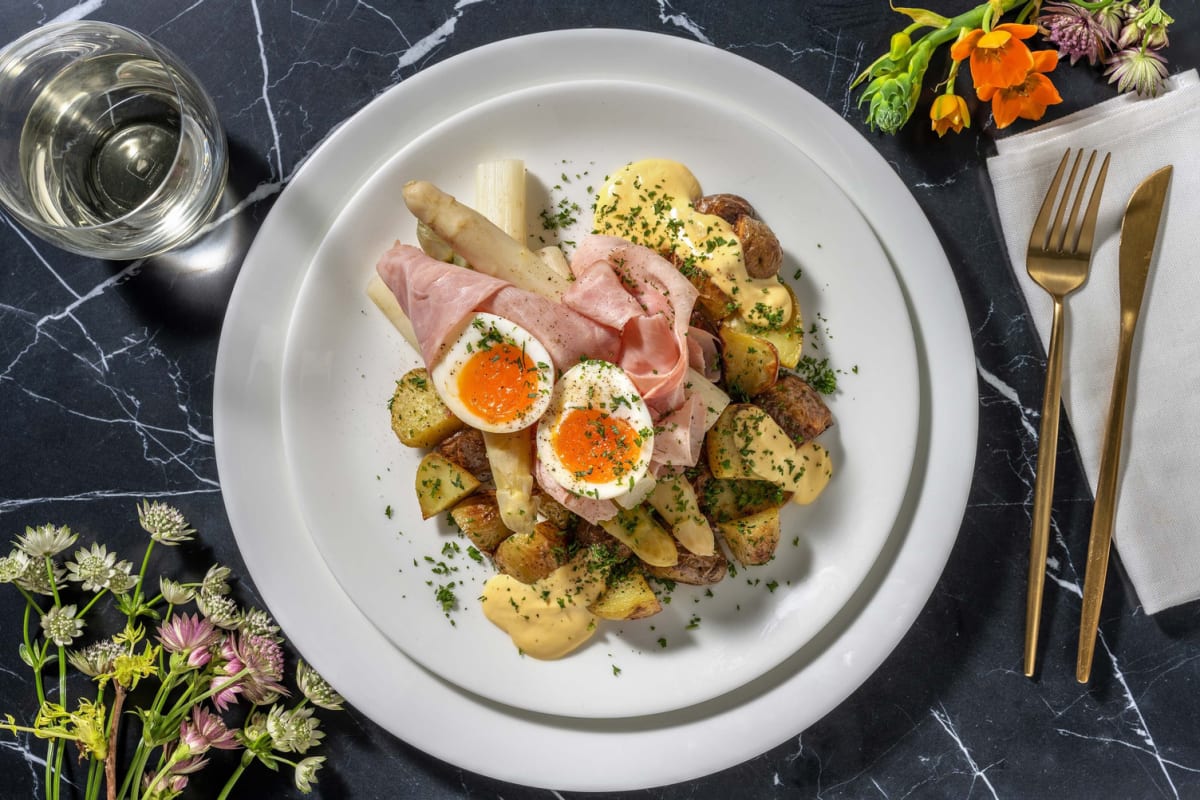 Asperges au jambon fumé et sauce hollandaise