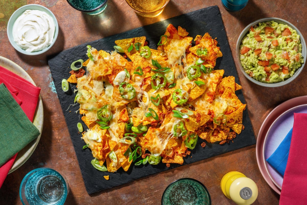 Osttoppade nachos med chunky guacamole