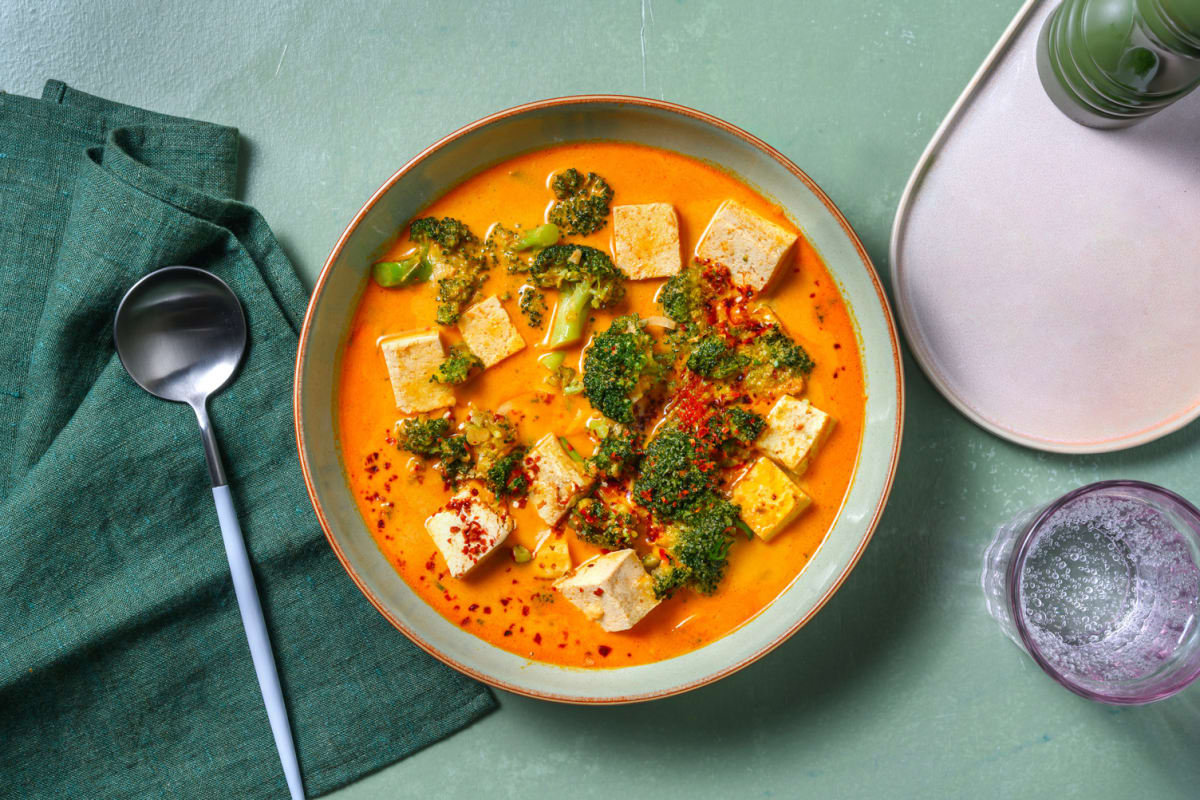 Sopa tailandesa con tofu estilo Tom Kha