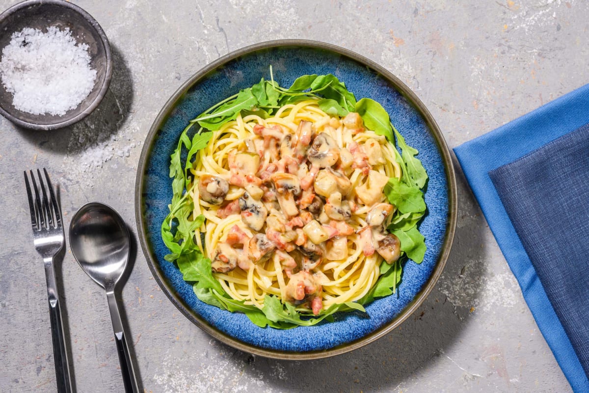 Linguine met spekjes en romige blauwekaassaus