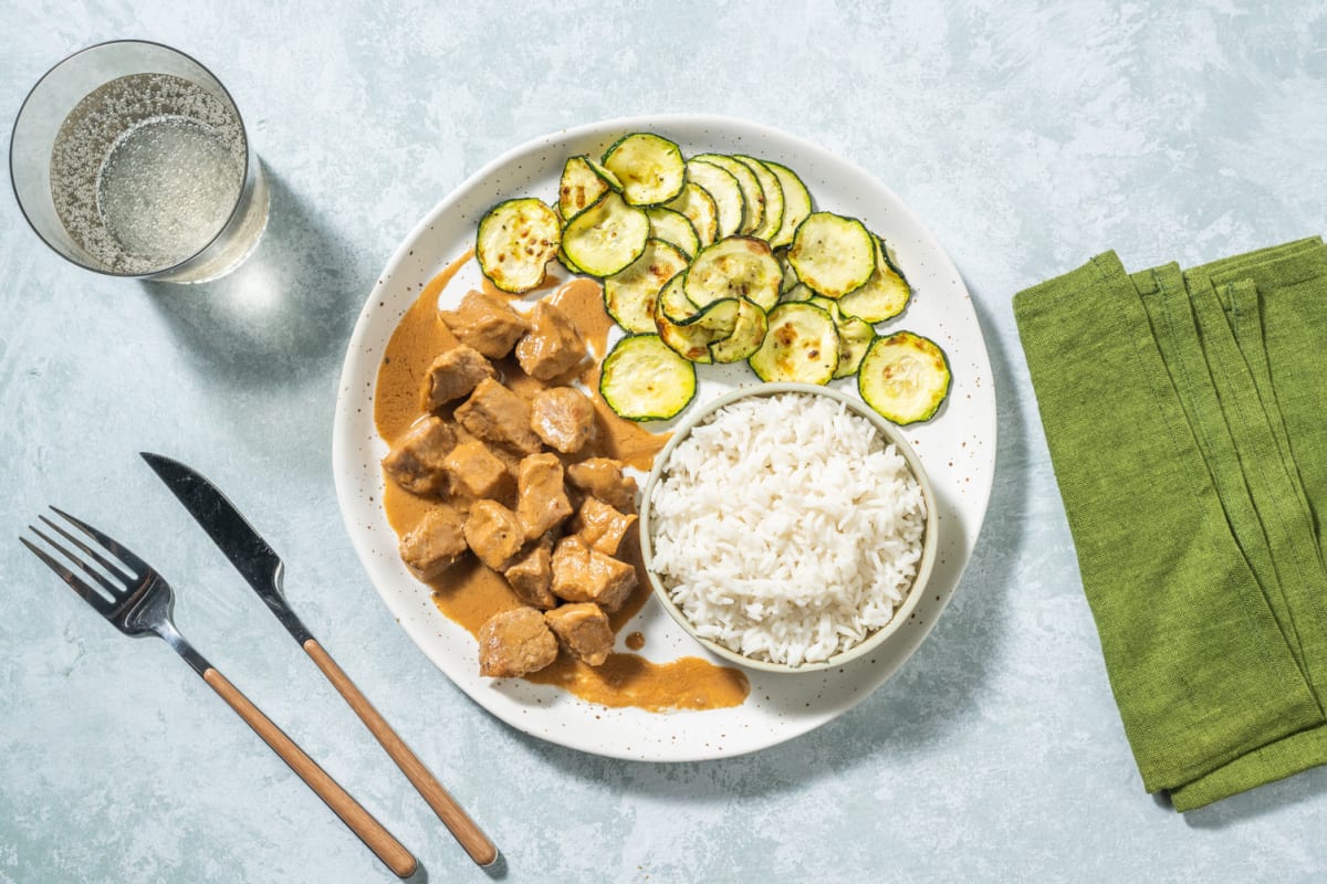 Maiale satay in salsa alle arachidi