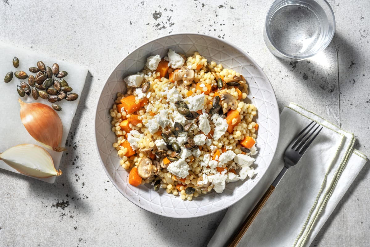 Peruaans gekruide parelcouscous met zoete aardappel en witte kaas