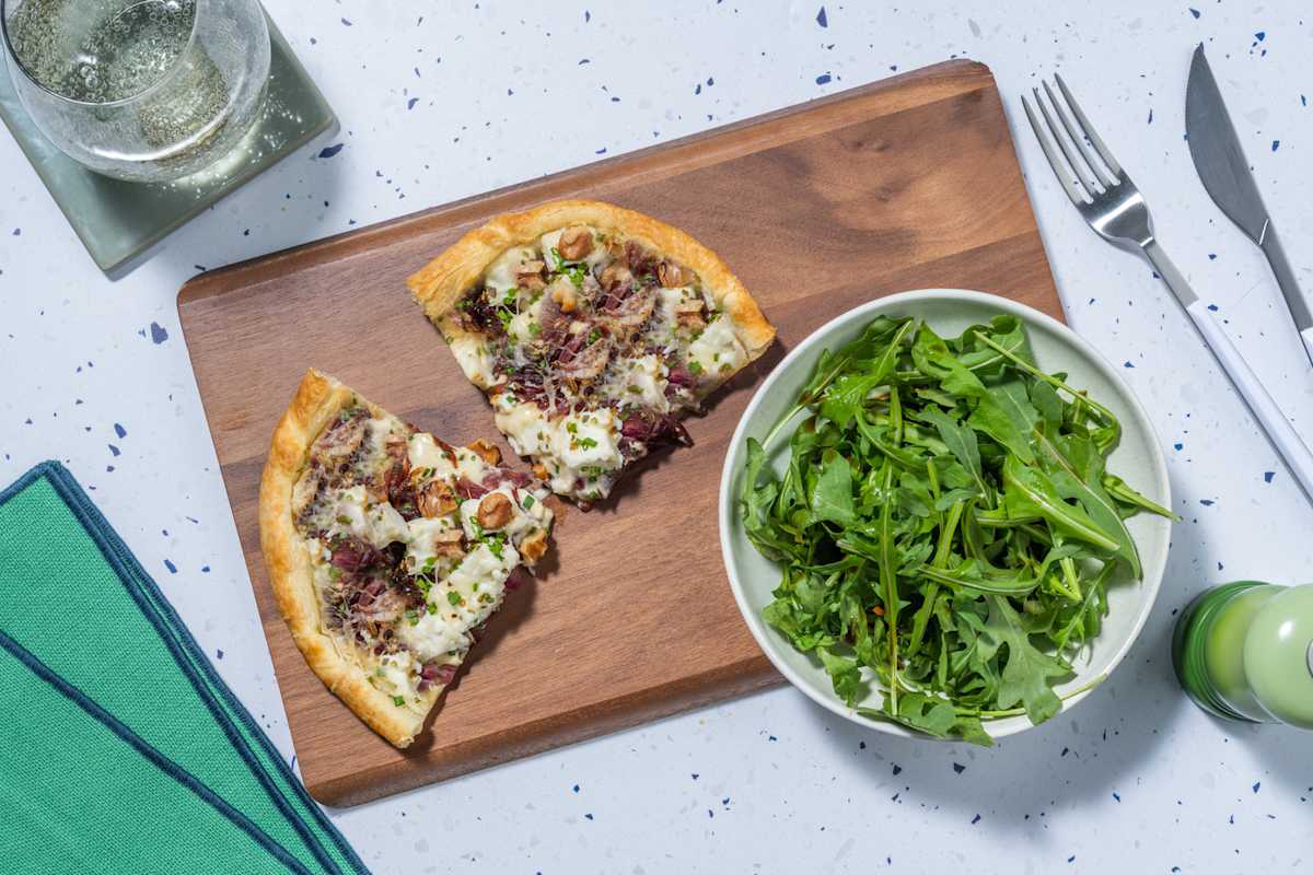 Tarte fine chèvre-miel & oignons confits