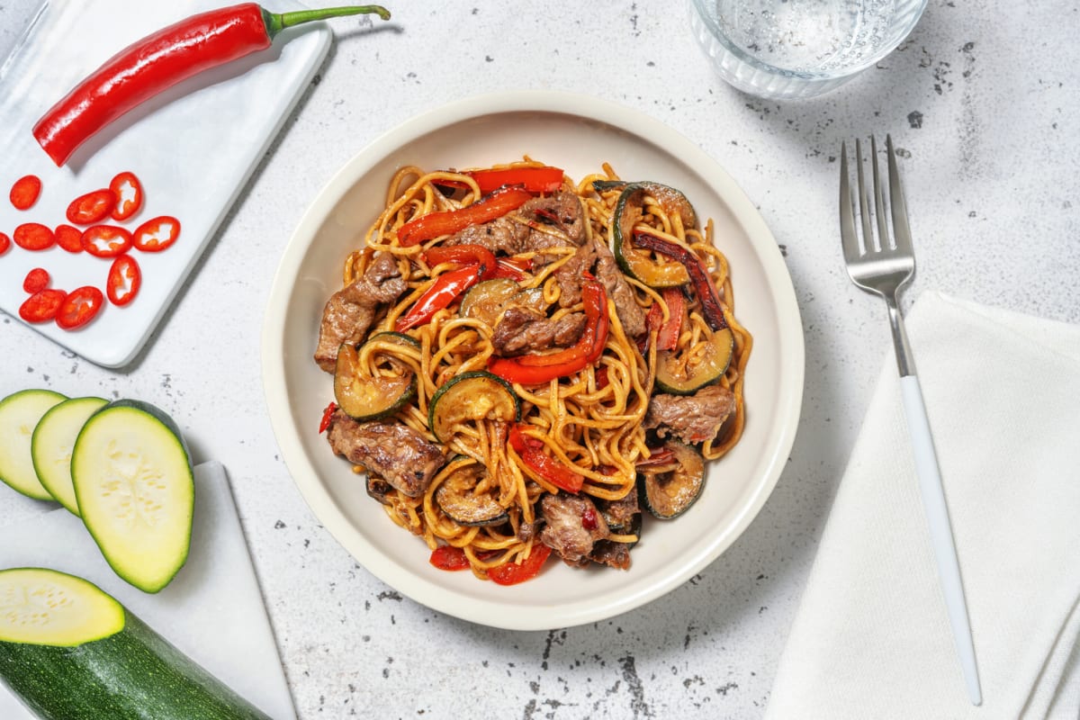 Wok de nouilles sautées au bœuf mariné