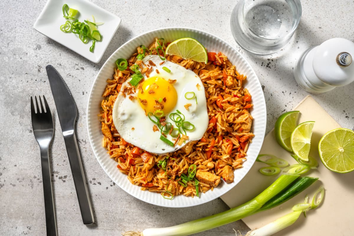 Nasi goreng : riz sauté au poulet