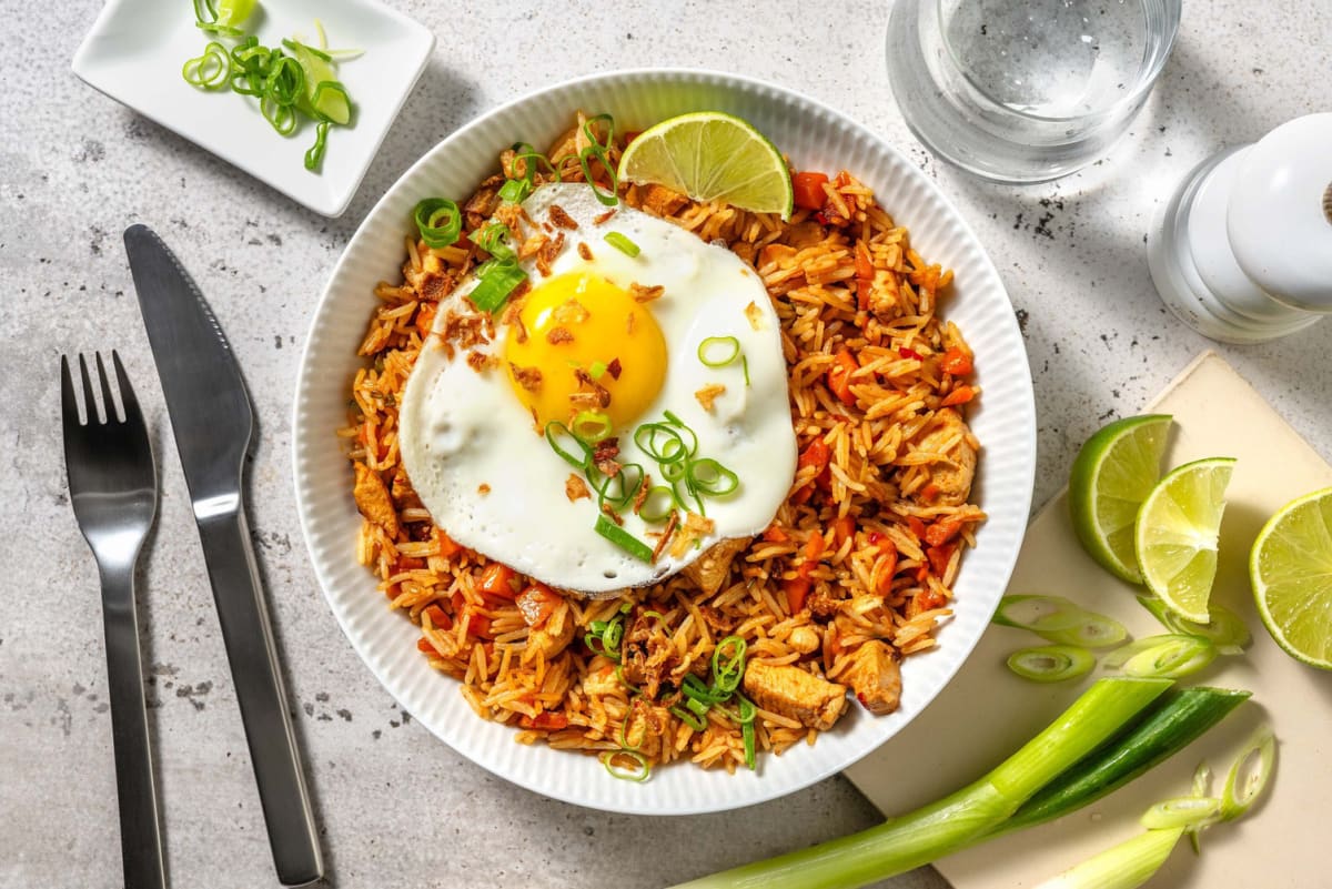 Nasi goreng : riz sauté au poulet