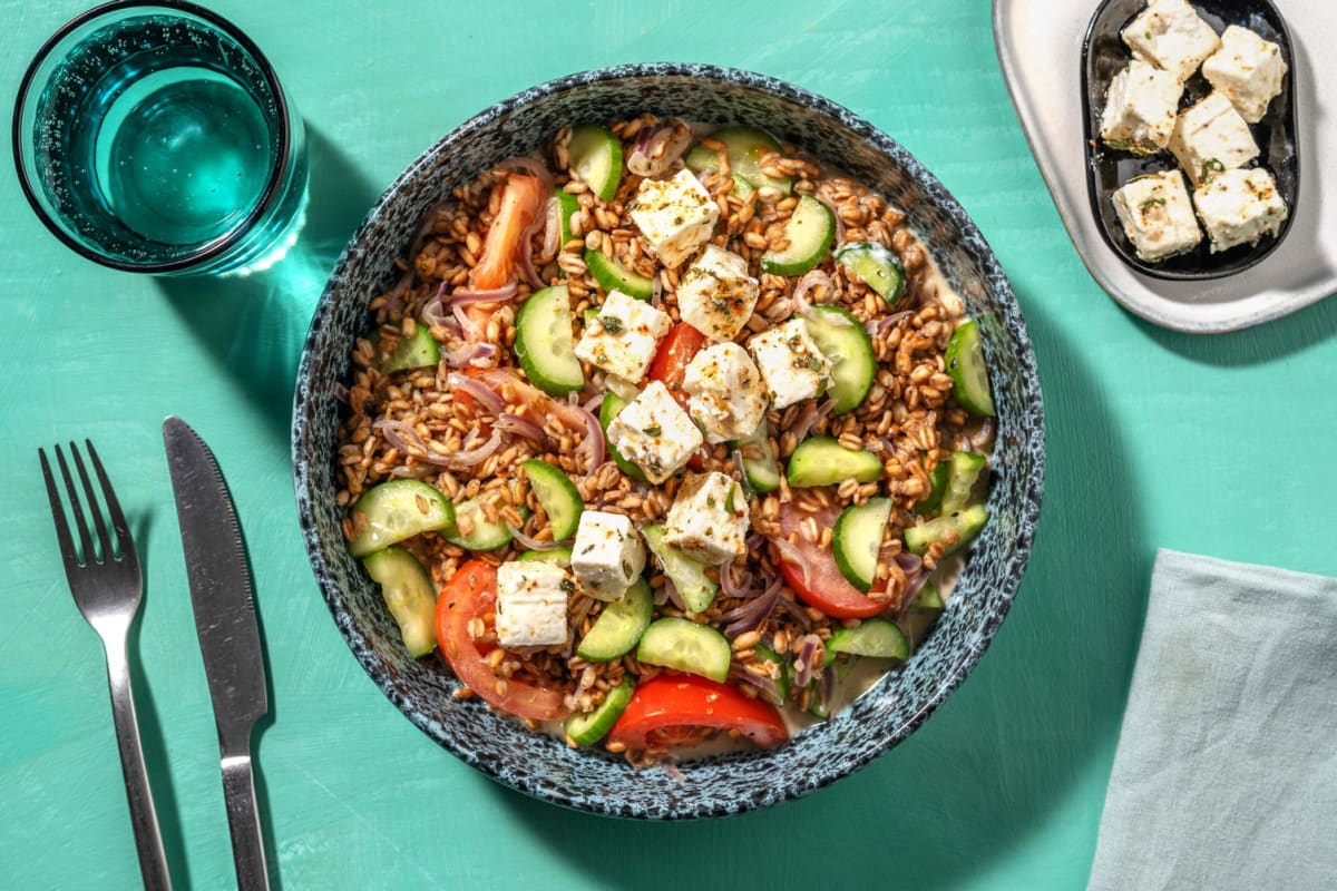 Dinkel-Bowl griechischer Art mit Souflaki-Hirtenkäse