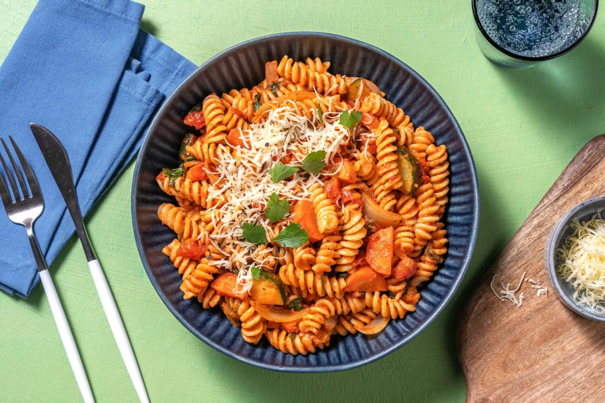 Volkoren fusilli met rodepestosaus