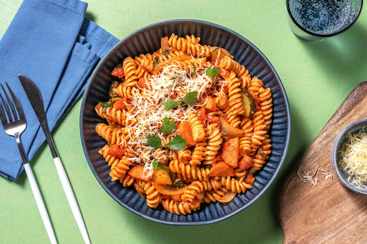 Volkoren fusilli met rodepestosaus