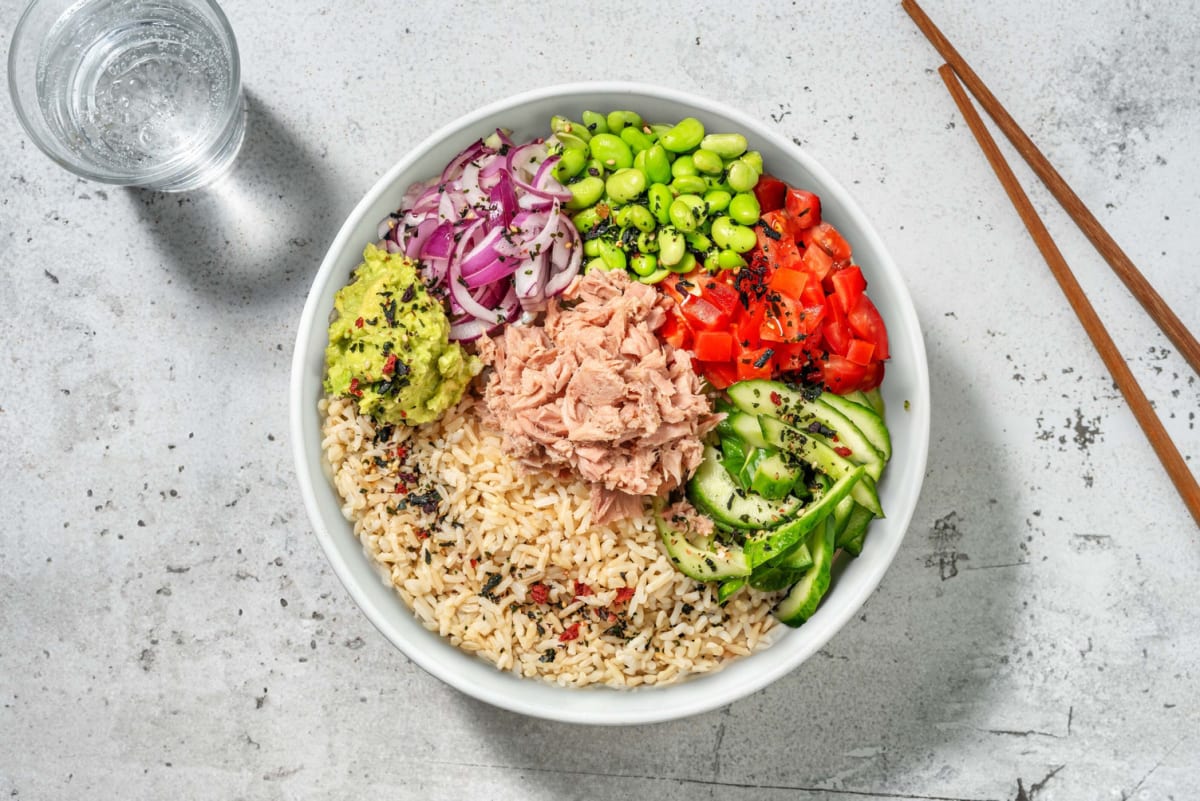 Tonijnbowl met avocado en furikake