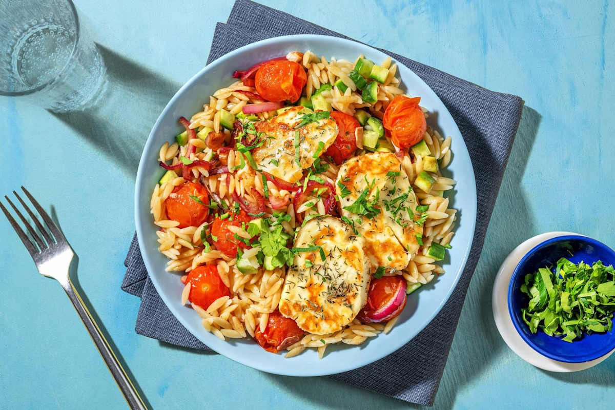 Orzosalade met witte grillkaas