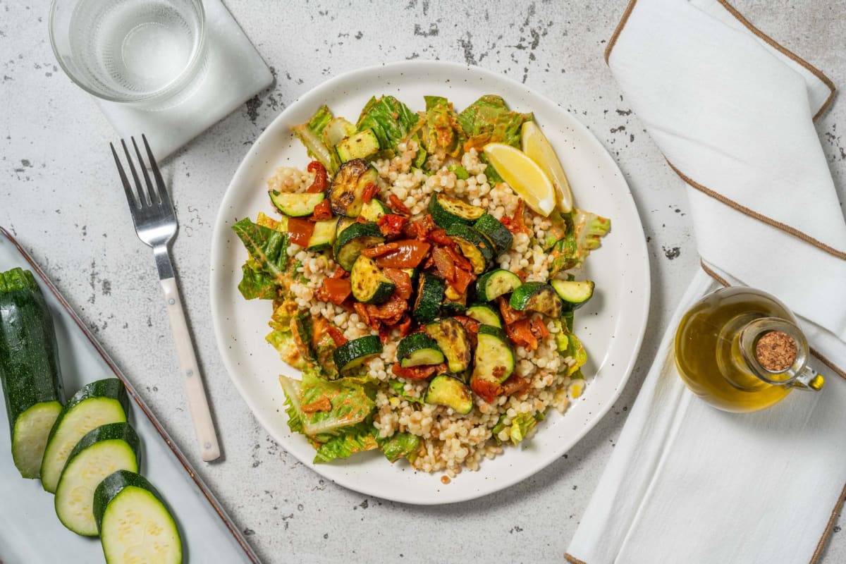 Perlencouscous-Salat mit Knoblauch-Zucchini