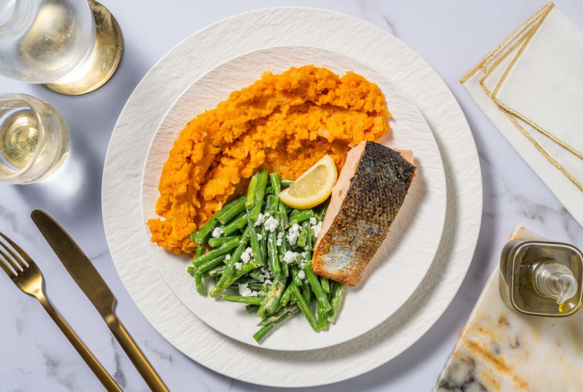 Lachsfilet mit Karotten-Ingwer-Püree & Hirtenkäsecrumble