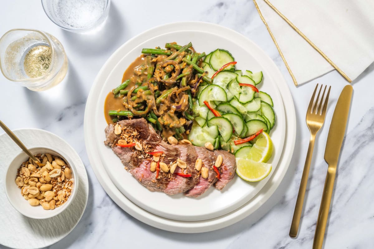 Rinderhüftsteak mit indonesischem Seroendeng-Topping