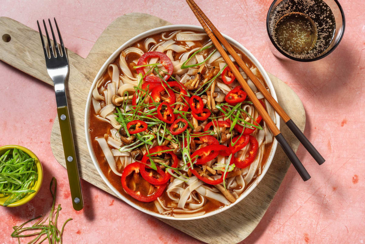 Vegetarische pho-stijl noedelsoep met paddenstoelen Recept | HelloFresh
