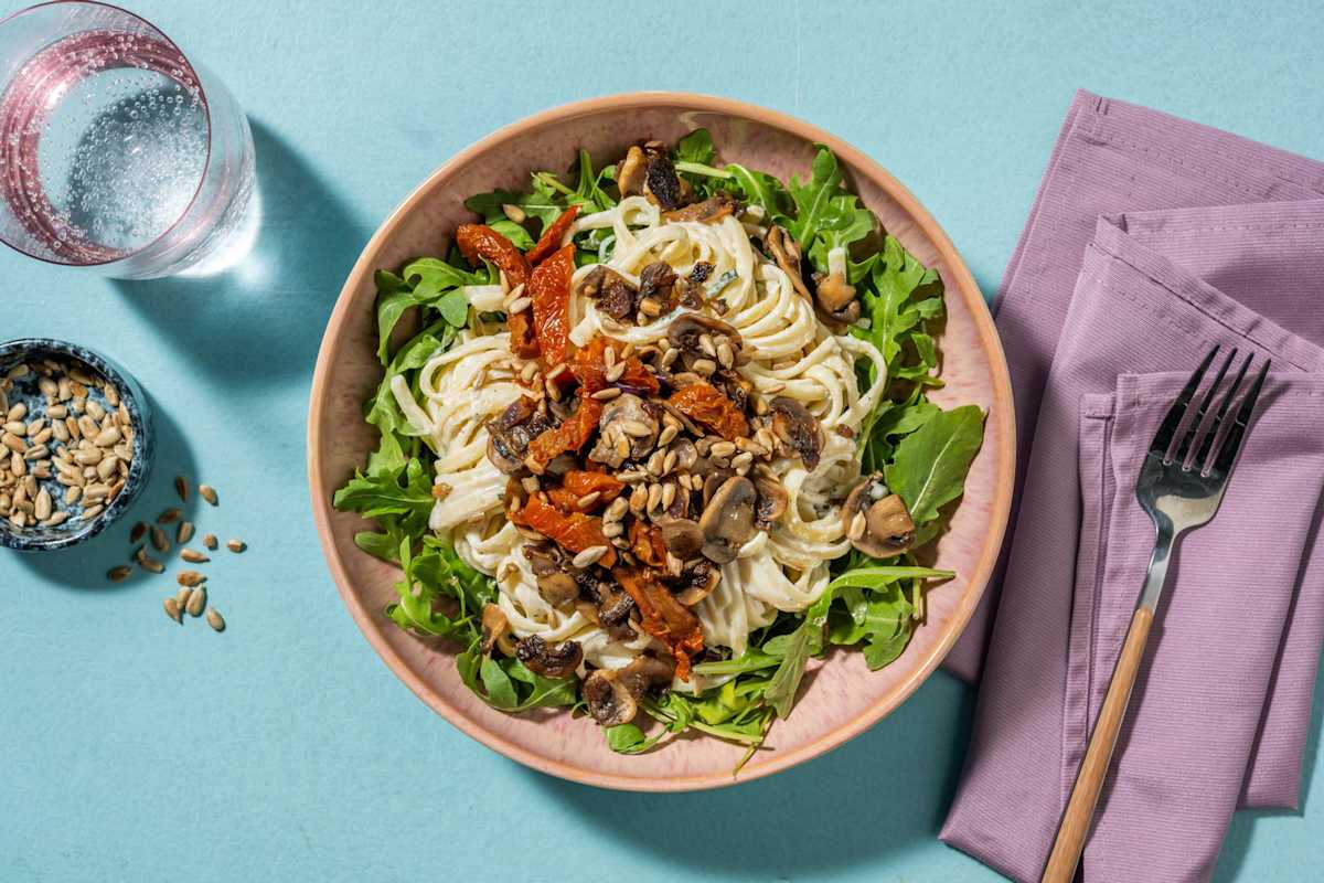 Linguine met champignons in romige saliebotersaus