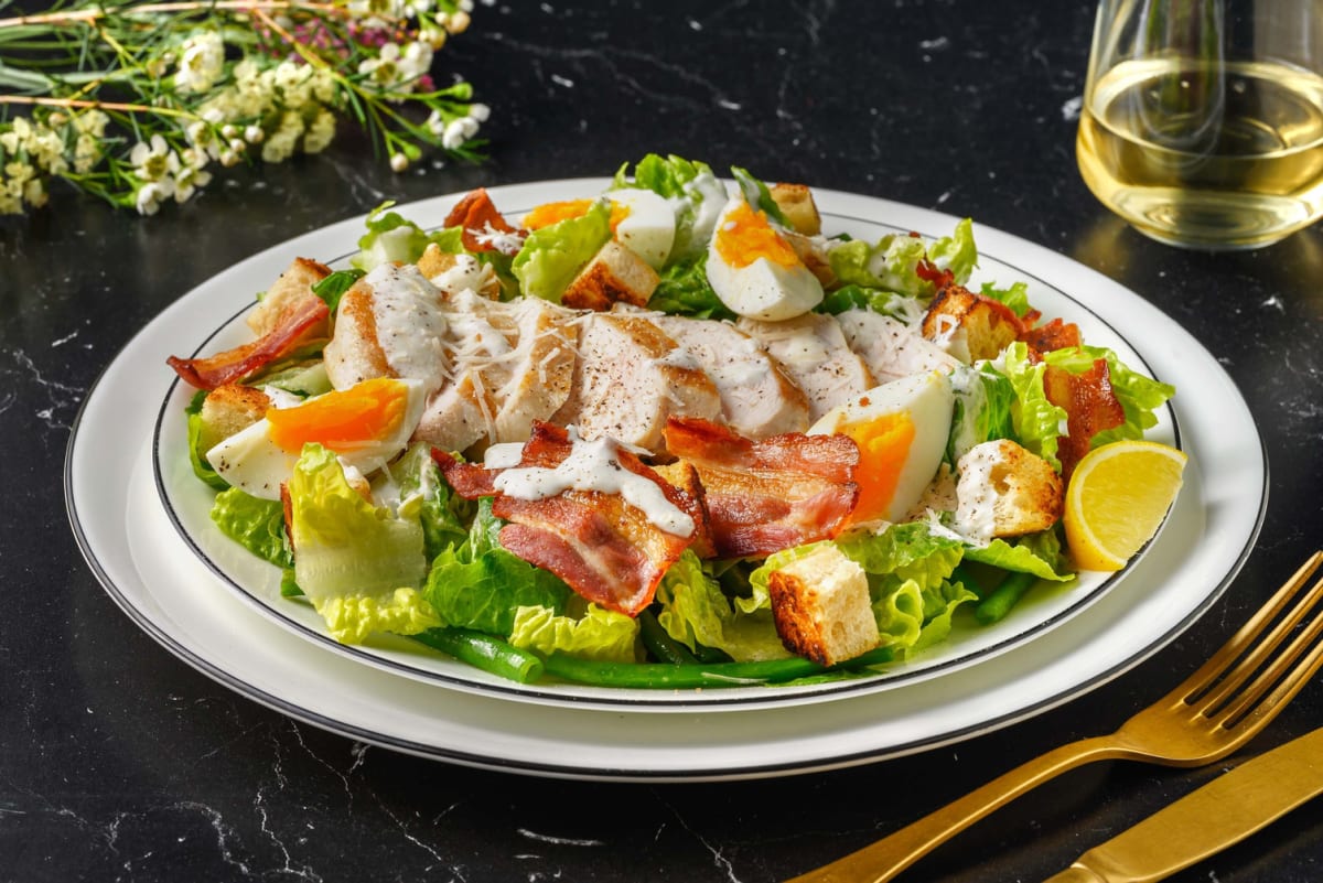 Luxe caesar salade met kip en spek