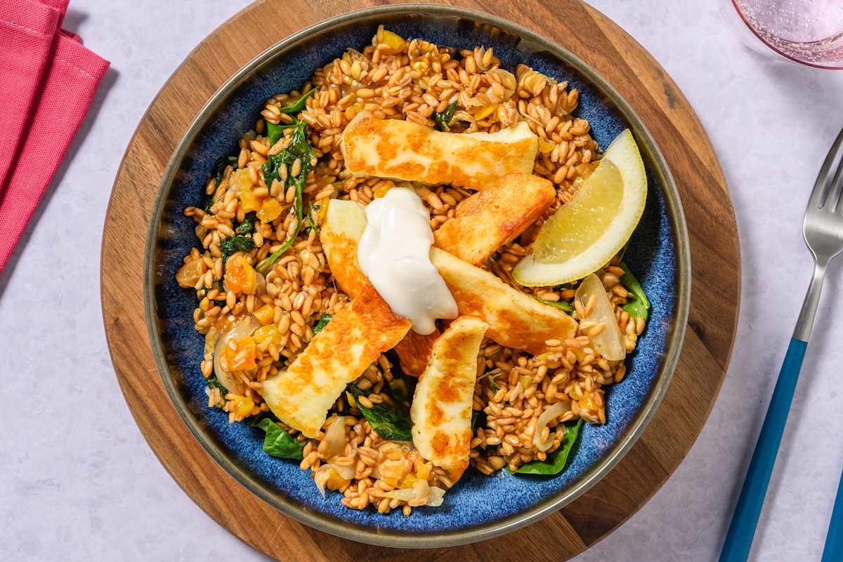 Dinkel-Aprikosen-Pilaw mit Grillkäsesticks