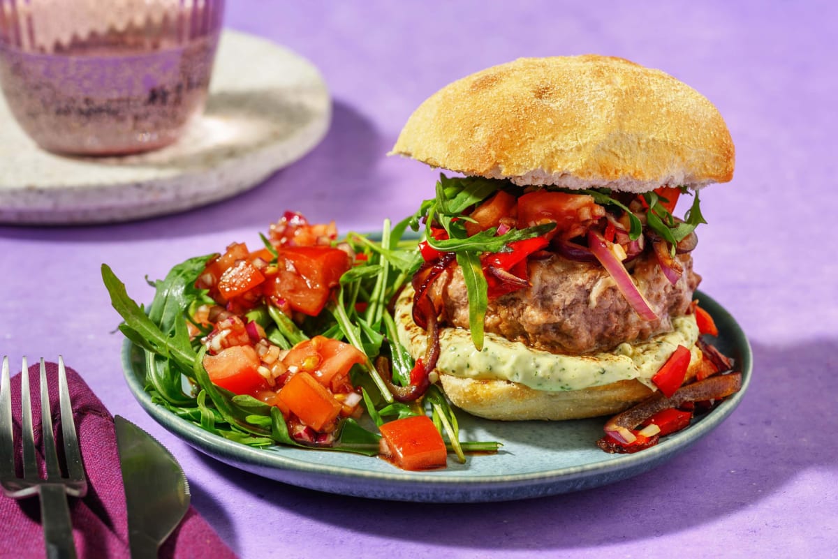 Broodje hamburger met Italiaanse twist