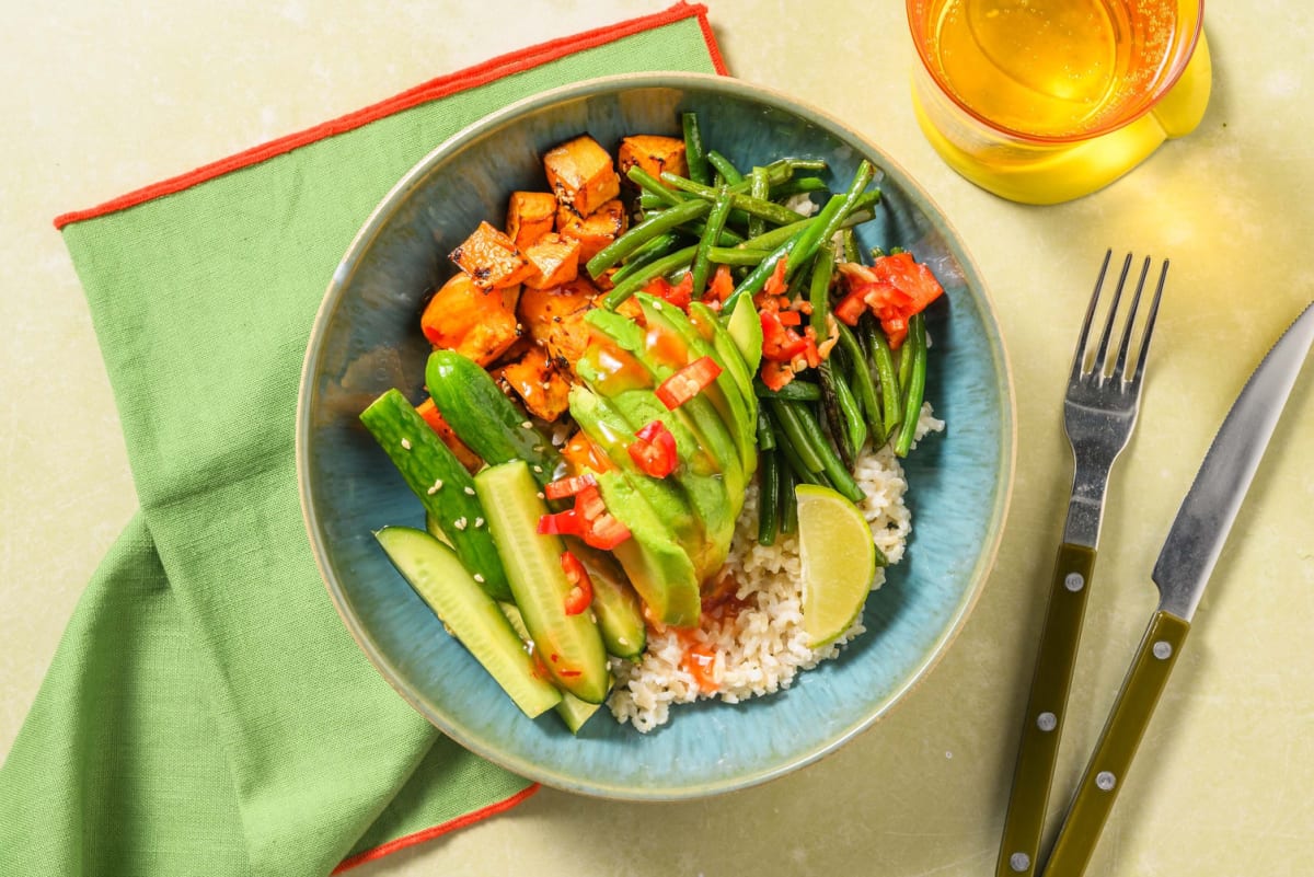 Vegane Bowl mit Sesam-Süsskartoffel