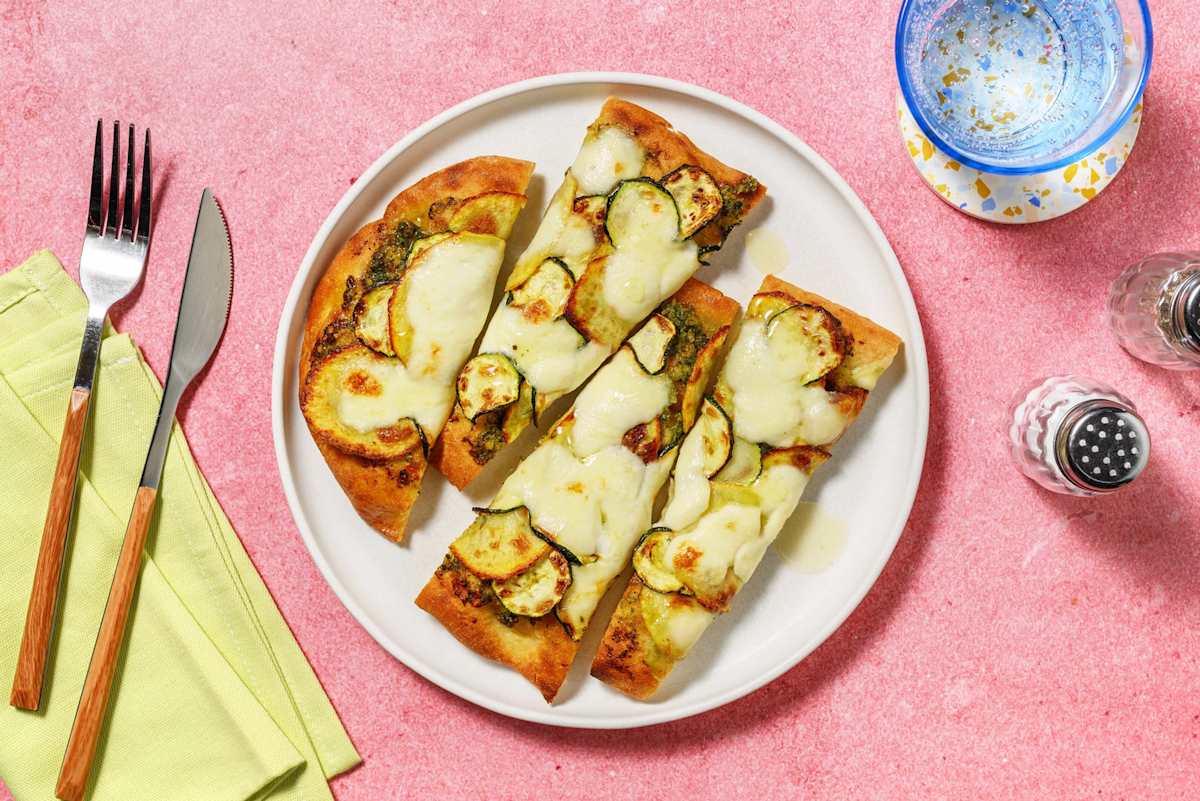 Pinsa alle patate, pesto e mozzarella