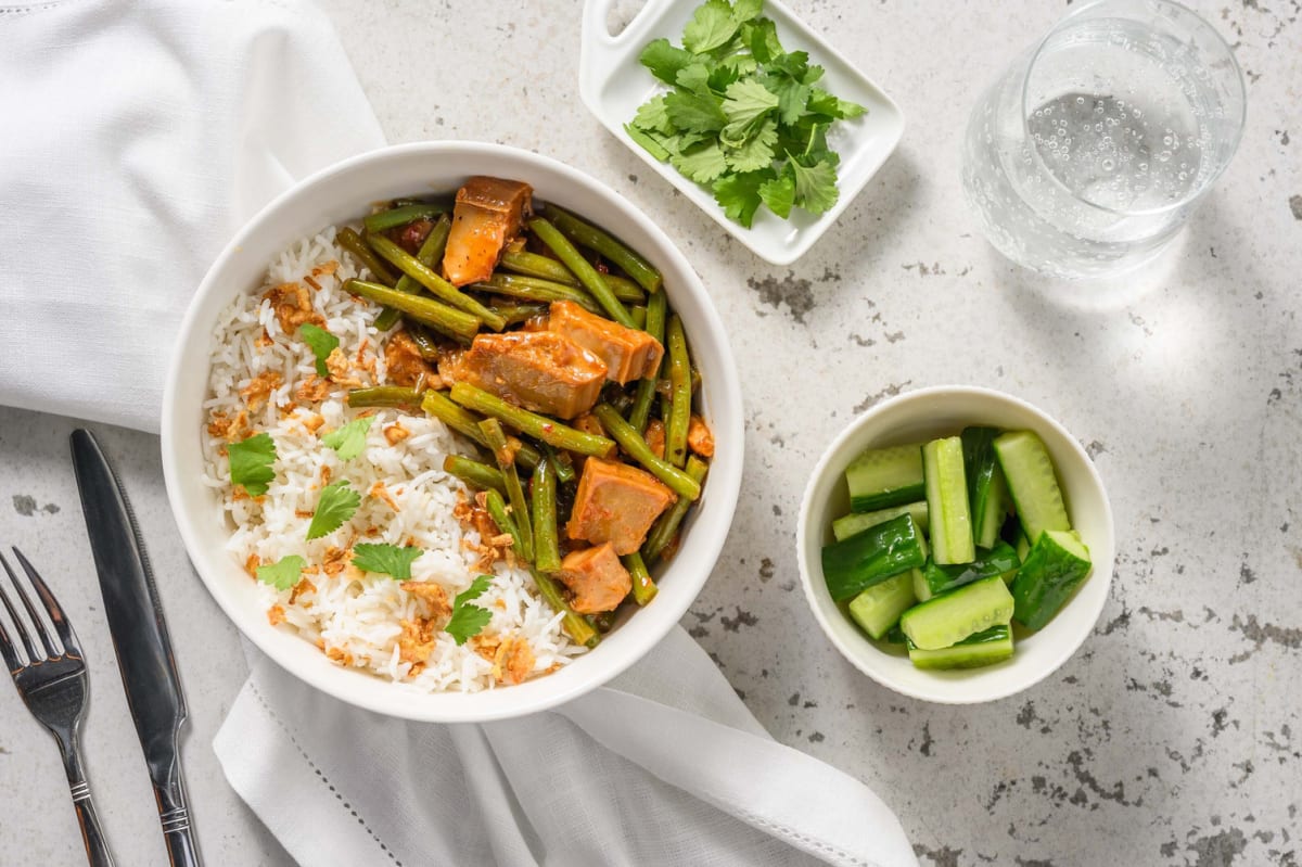 Roerbak met vegetarische kipstukjes en sperziebonen