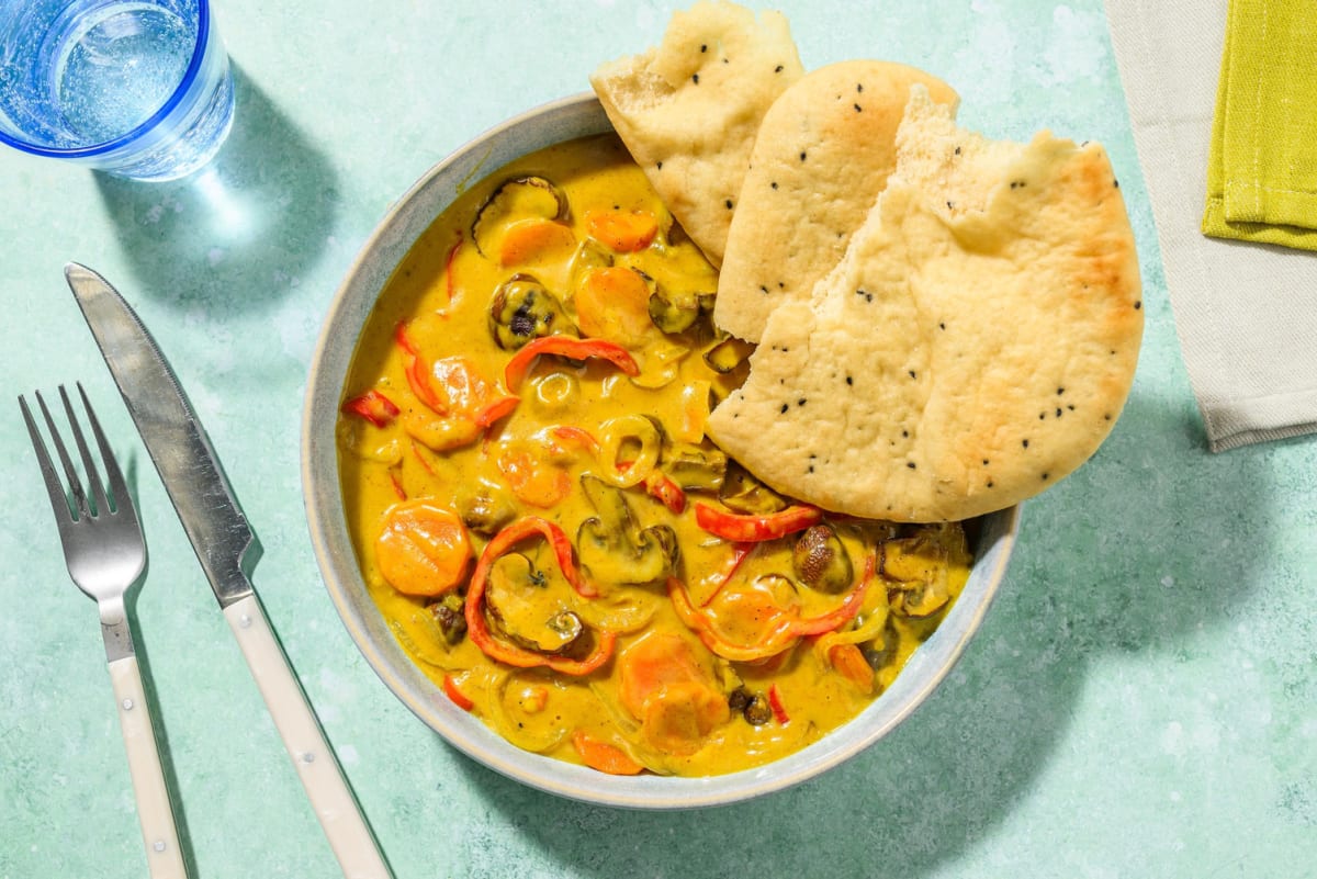 Goldenes Curry mit buntem Ofengemüse