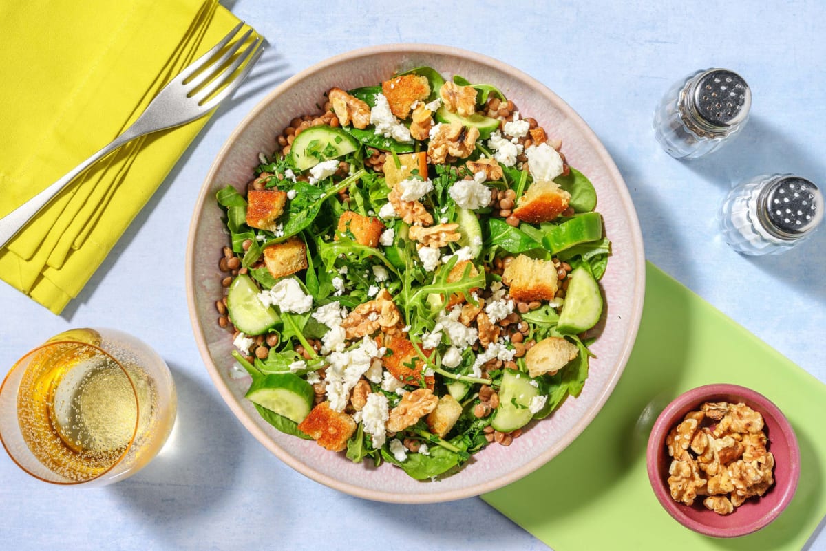 Salade de poitrine de poulet, de lentilles et de fromage de chèvre