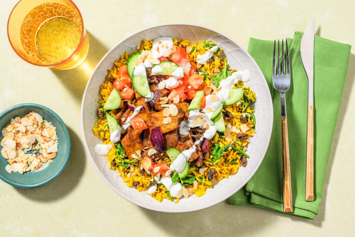 Bols de riz aux figues épicées, aux filets de poitrine de poulet et aux raisins dorés
