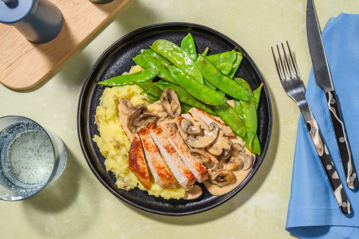 Côtelettes de porc et sauce aux champignons et à la crème sure