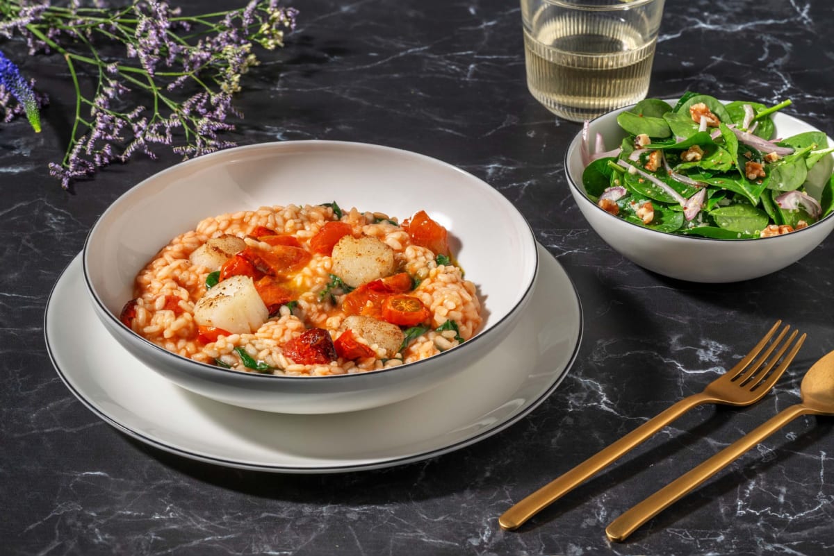 Pétoncles géants sur risotto aux épinards et aux tomates