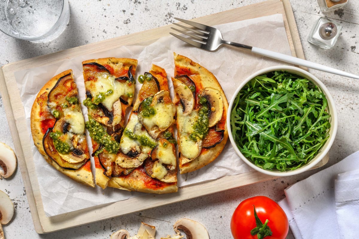 Naanpizza met aubergine en mozzarella