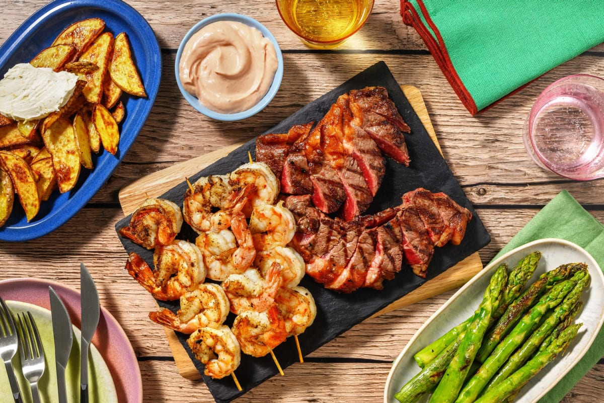 Steak grillé aux épices de Montréal et cocktail de crevettes au chipotle