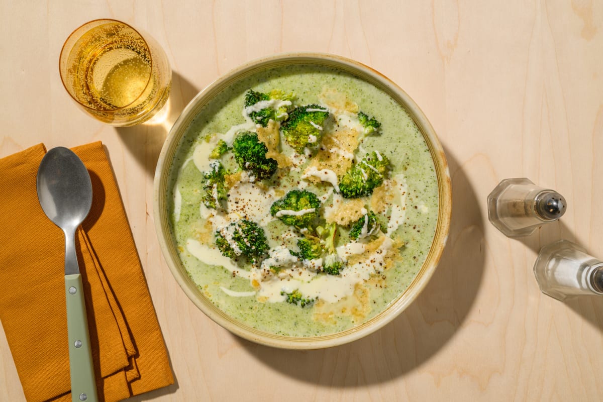 Crema de brócoli con crujiente de pecorino