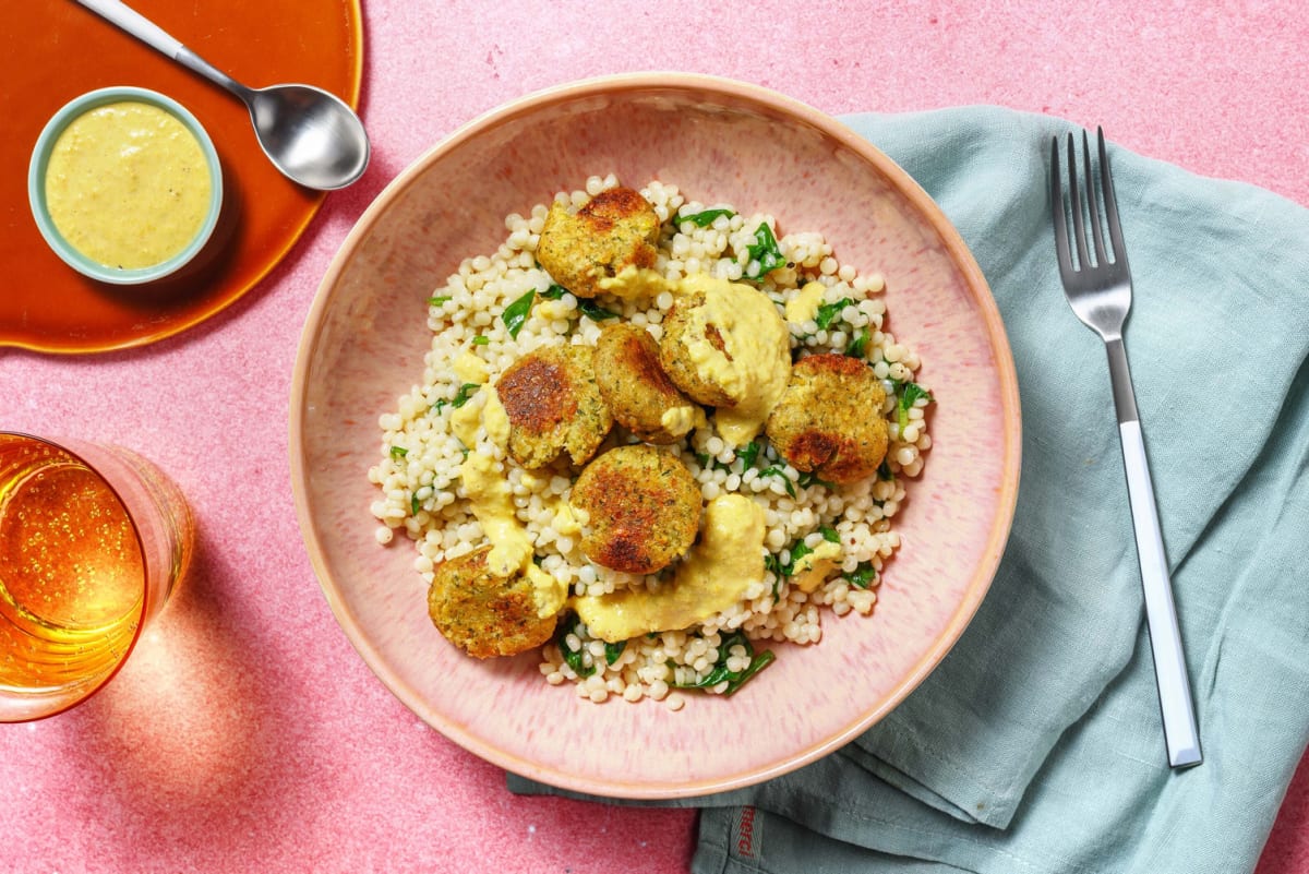 Falafel su muhammara di peperoni e tahina