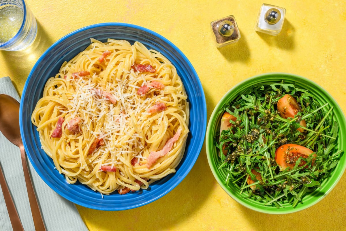 Linguine in roomsaus met spekjes en kleine salade