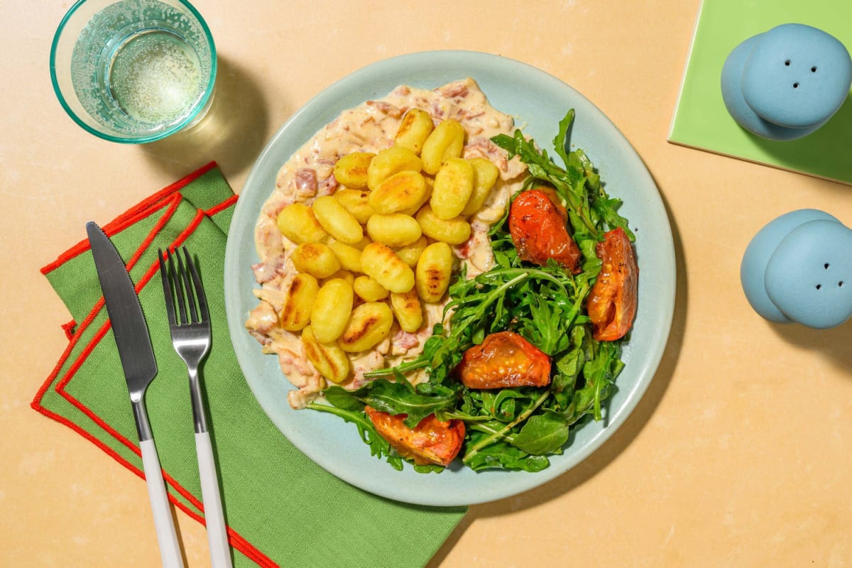 Gnocchi-carbonara på knaprigt bacon