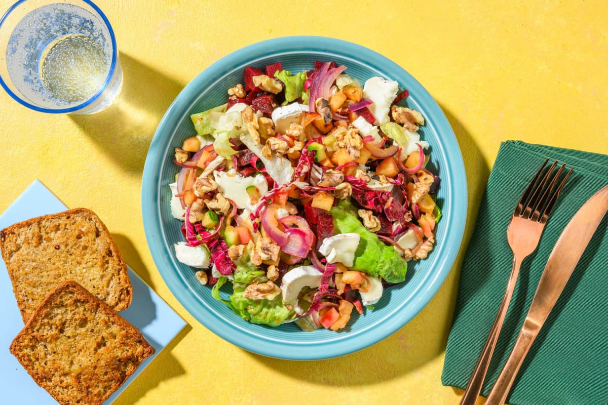 Geitenkaassalade met volkoren knoflookbrood