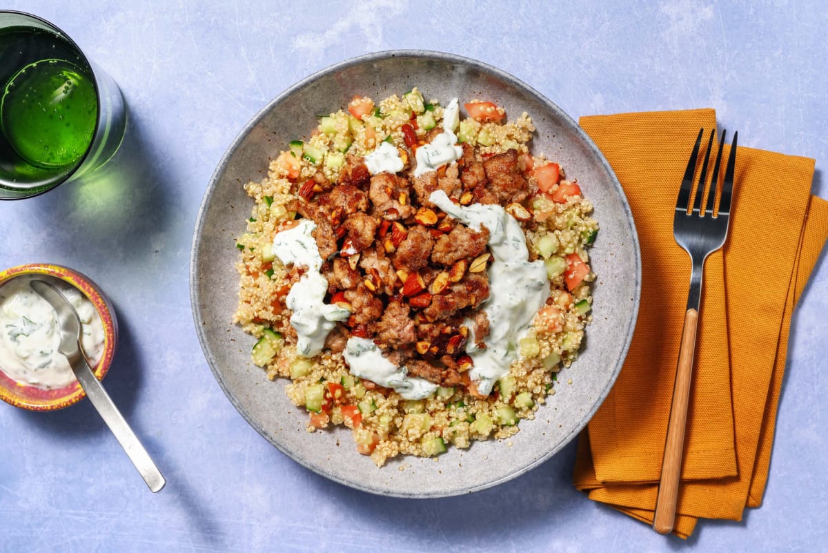 Insalata di quinoa, pollo e salsa cacik