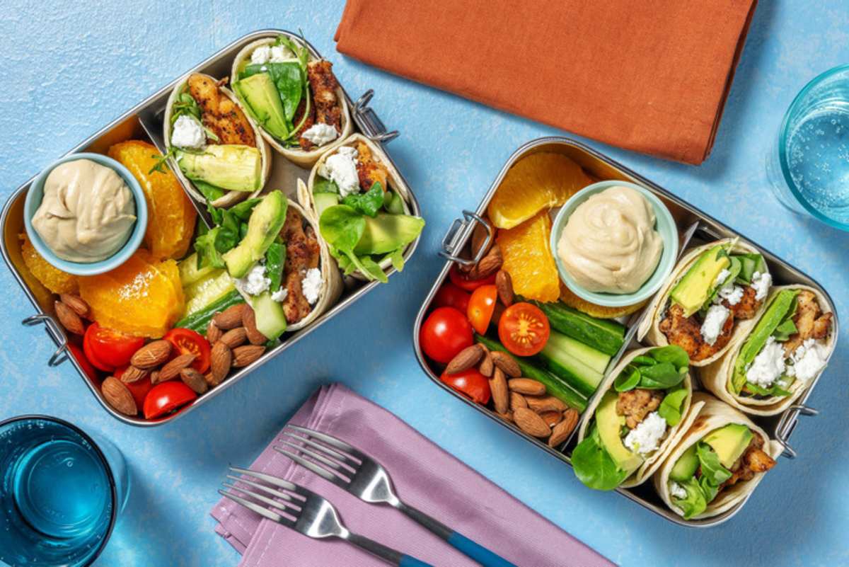 Lunchbox met avocado-kipwraps