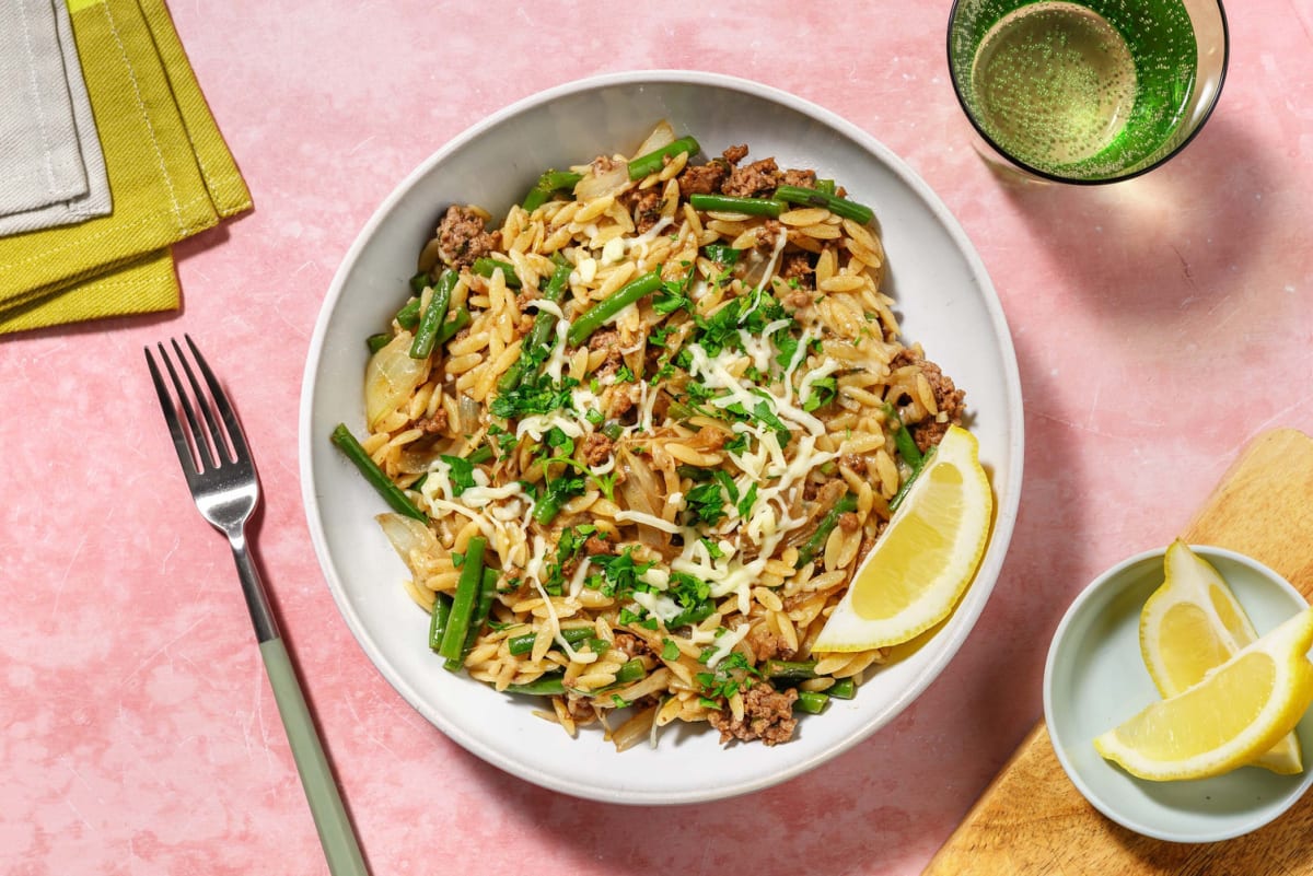 Cheesy risotto van orzo met rundergehakt en sperziebonen