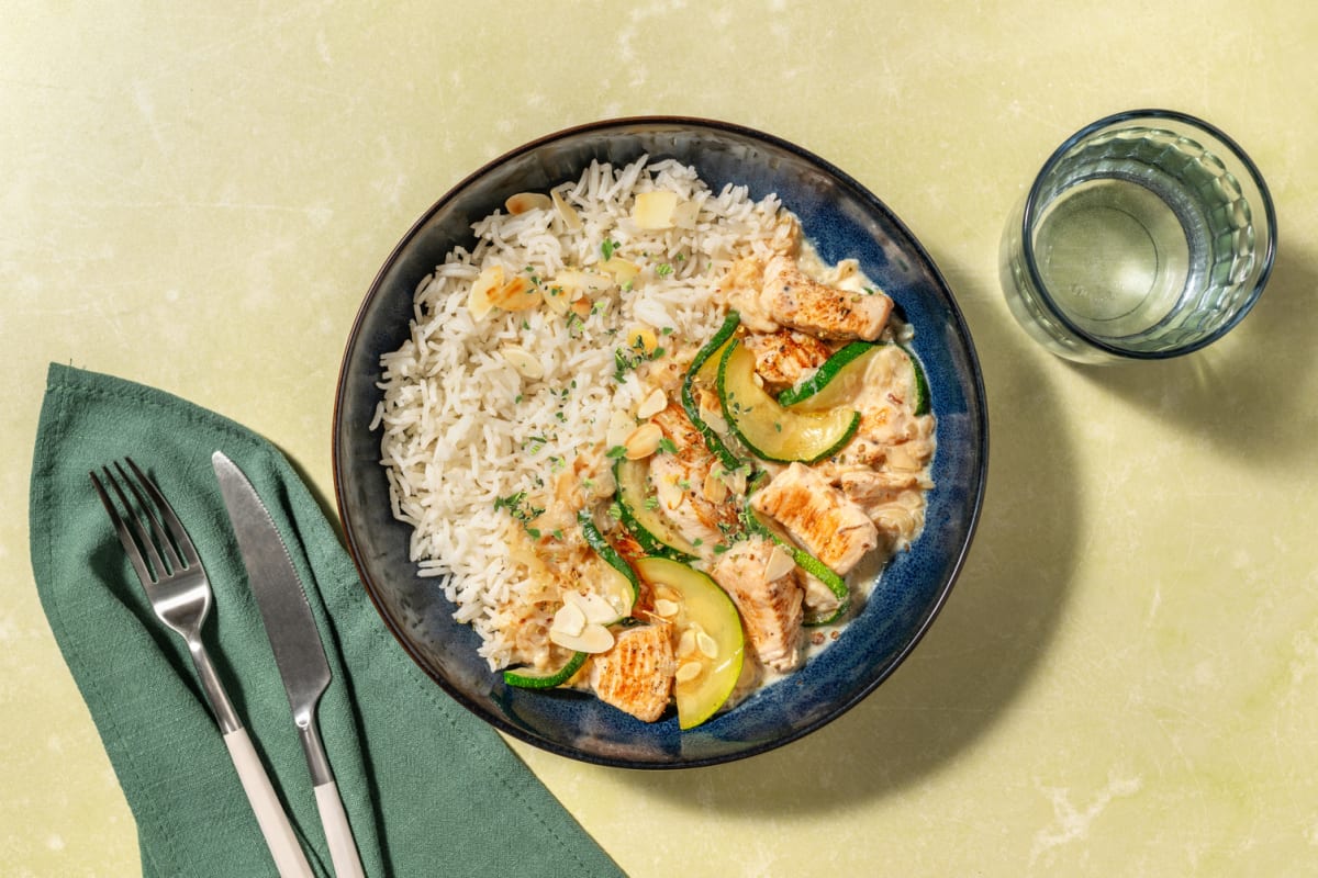 Pollo en salsa cremosa de almendras