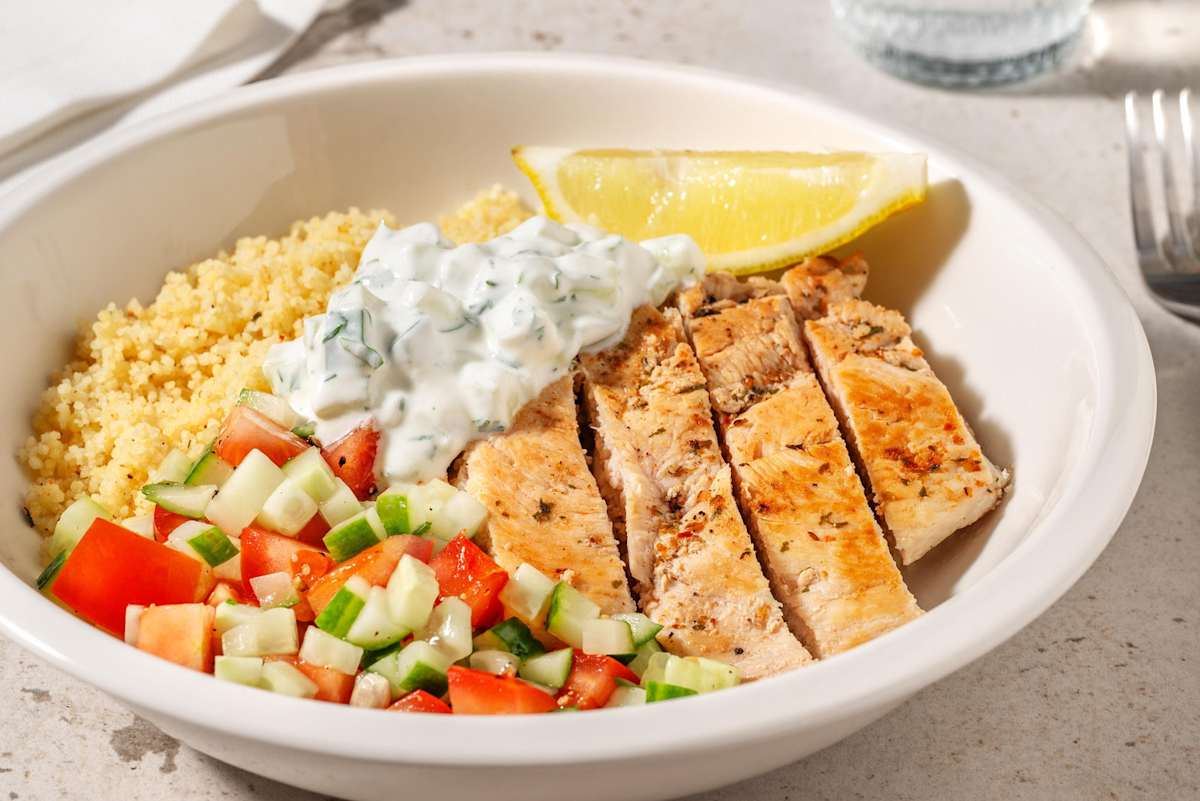 Souflaki-Poulet auf Couscous